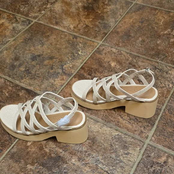 Matisse Cream Sandals with Strappy Design and Cushioned Sole - Picture 6 of 8